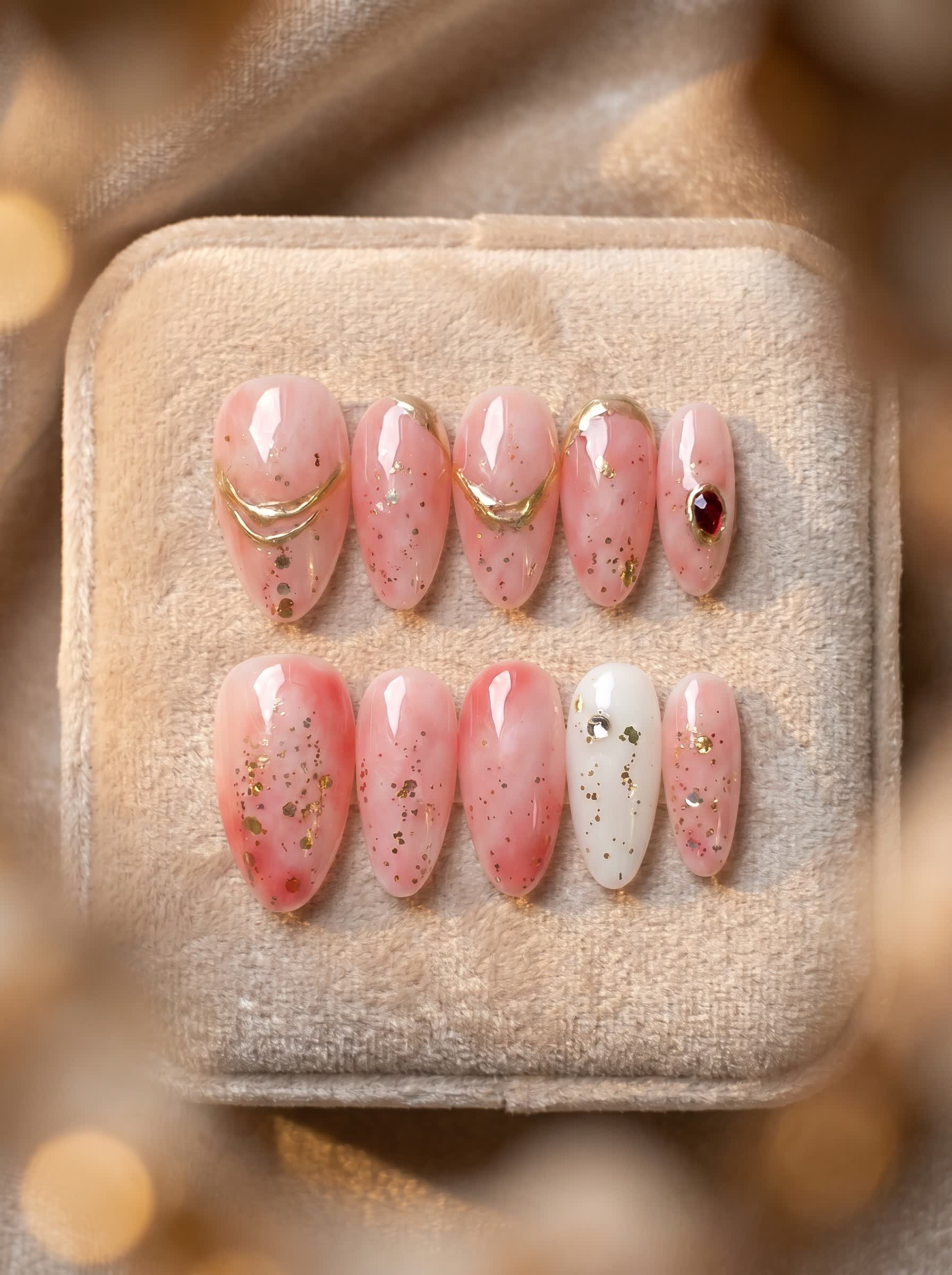 NUVIA 粉霧金弦穿戴甲